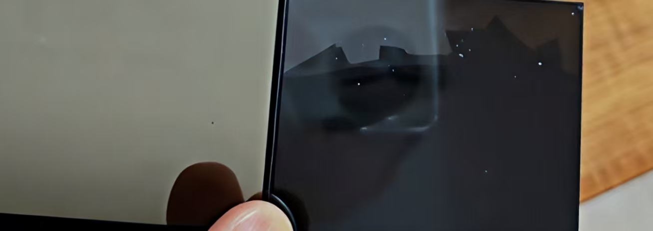 Różnice w przepuszczalności pomiędzy szkłem LCD TN i IPS